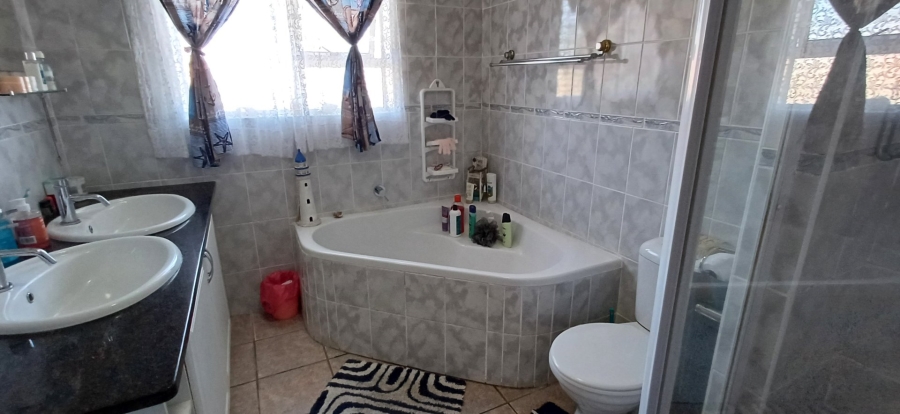 3 Bedroom Property for Sale in Dana Bay Western Cape